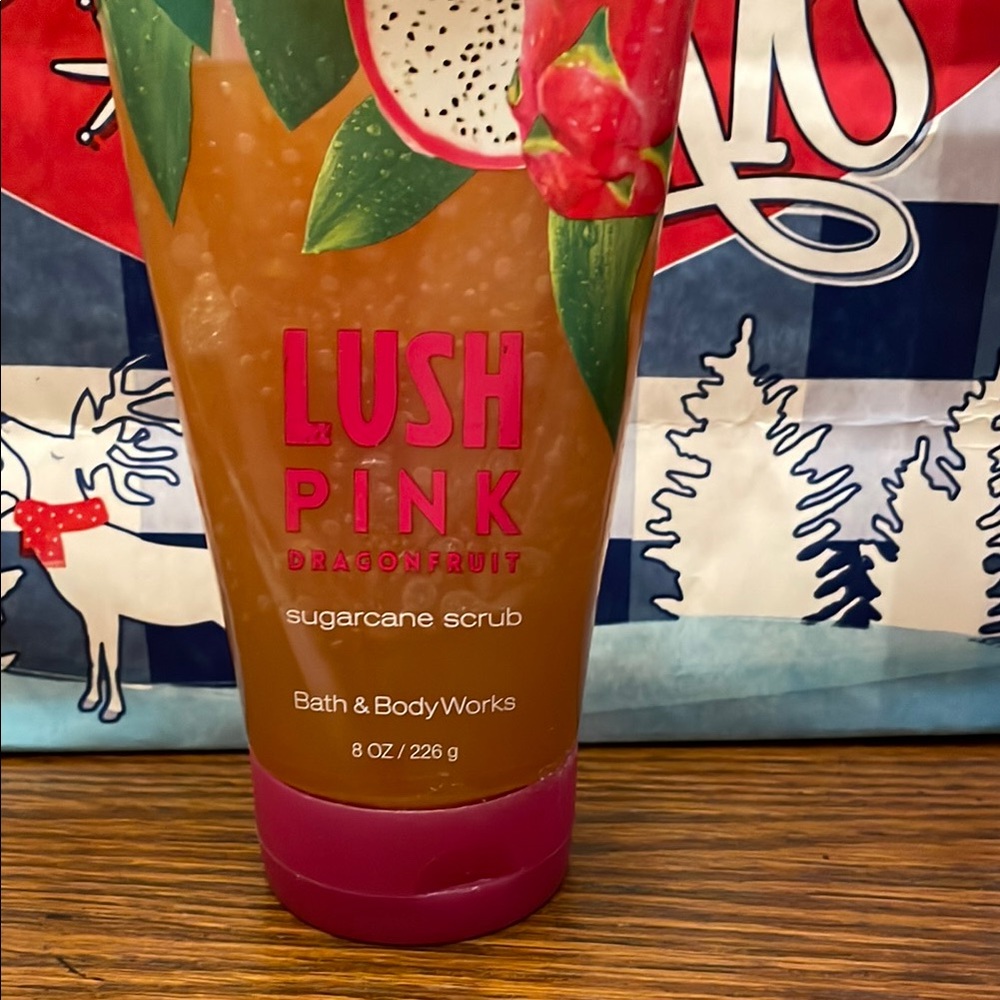Bath & Body Works Lush Pink Dragonfruit Sugarcane Scrub